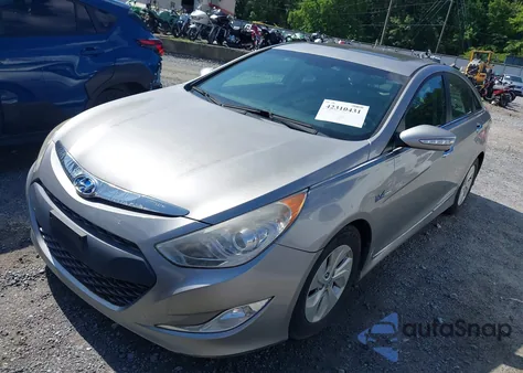 2013 Hyundai Sonata Hybrid z USA, uszkodzony, nr VIN KMHEC4A44DA051387